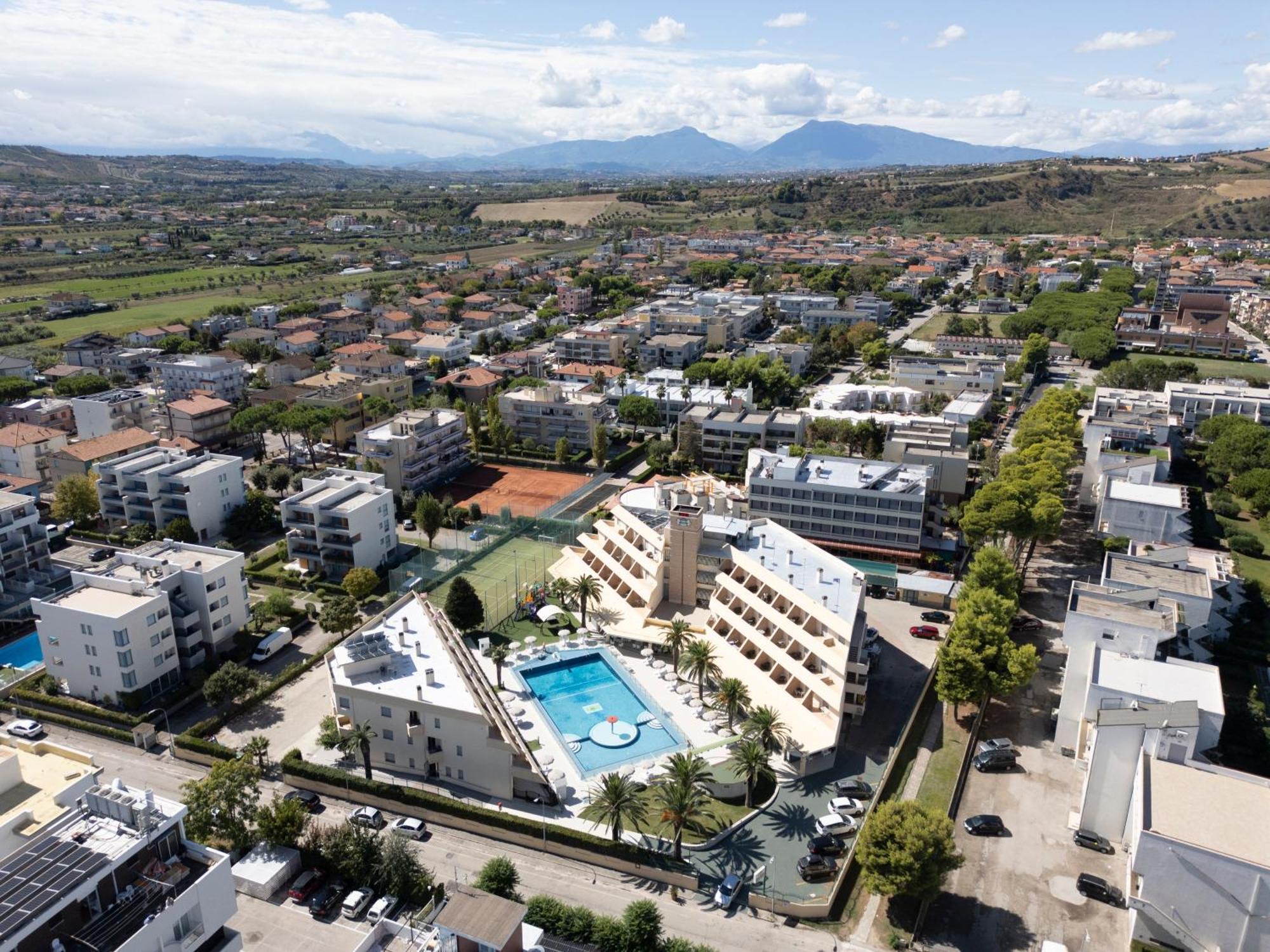 Park Hotel & Dependance Con Spiaggia Martinsicuro Exterior foto